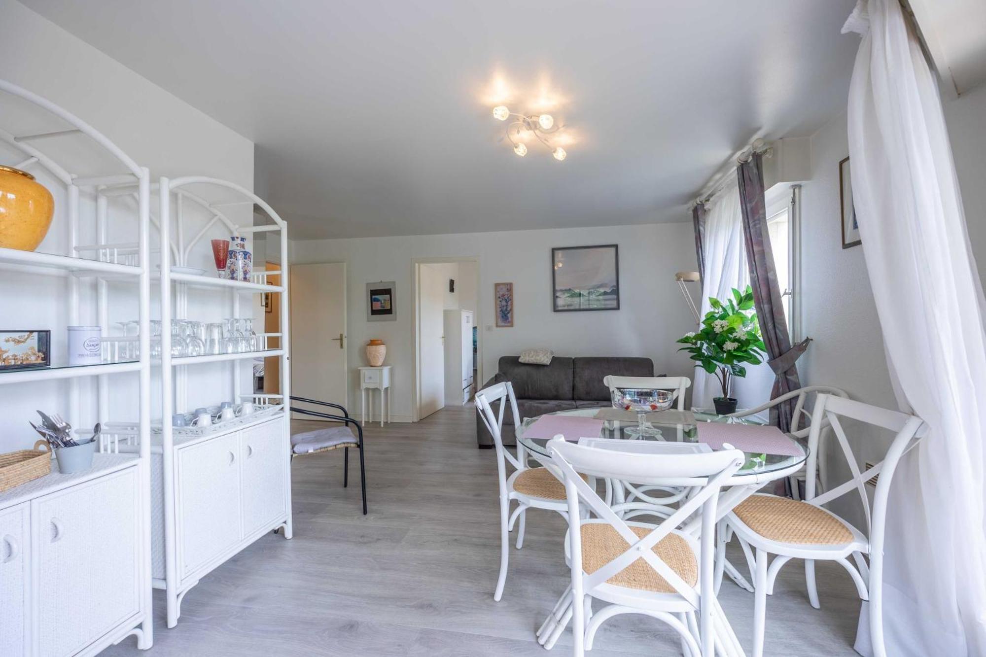 דוביל Apartment With Parking And Balcony Near The Beach מראה חיצוני תמונה